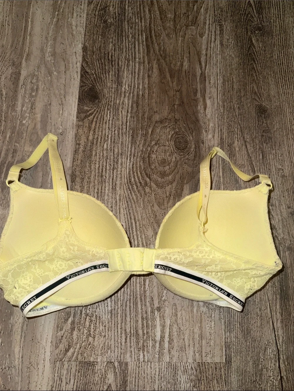 Victoria's Secret Pale Yellow Lace Push-Up Bra